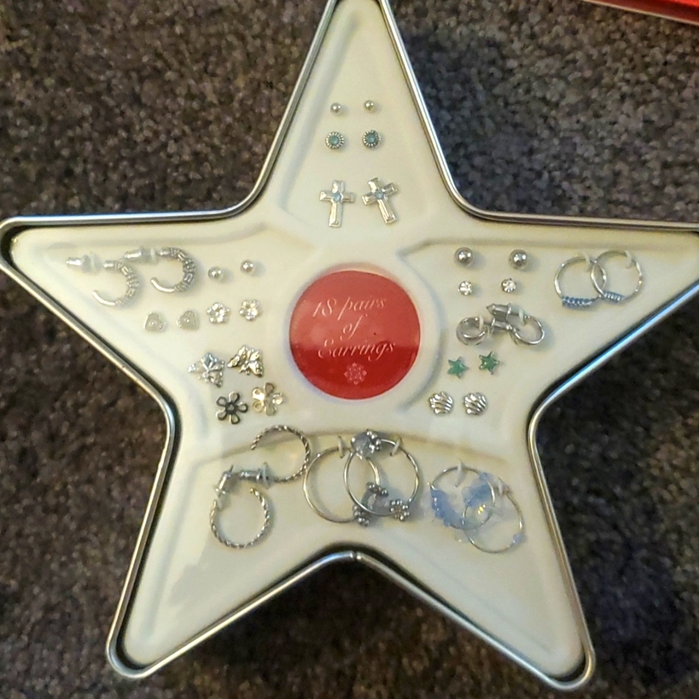 Earrings 18 pairs X 2 in star container sealed